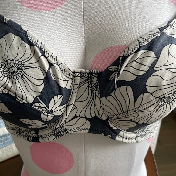 Change Floral Print Bikini Top Adj Straps Back Closure Cream Grey Blk Sz 34E - Picture 4 of 11
